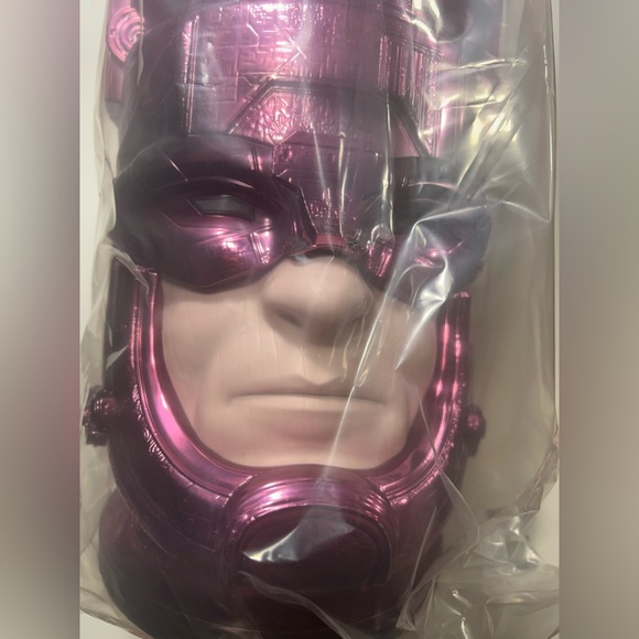 The Fantastic Four - Limited Edition Giant Galactus Popcorn Bucket w/ Lights - Picture 9 of 15